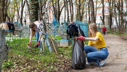 Волонтёры убрали пять КамАЗов мусора с кладбища в Ставрополе