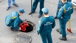 Сильный ливень привёл к образованию «фонтана» из колодца в Михайловске