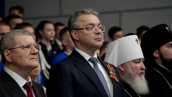 Госнаграды и тёплые слова: в Пятигорске состоялось открытие форума казачьей молодёжи «Братство Терека»