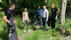 Жители Михайловска провели субботник в дендрарии научно-исследовательского института 