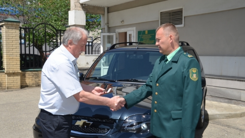 Минприроды Ставрополья вручило новые «Нивы» лучшим охотничьим инспекторам