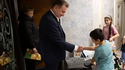 Глава Ставрополя вручил подарки детям по акции «Ёлка желаний»