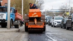 В Шпаковском округе по поручению губернатора проводят ямочный ремонт дорог