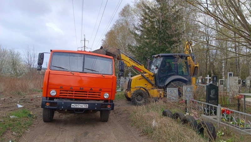 Около 850 тонн мусора вывезли с кладбищ Ставрополя перед праздниками