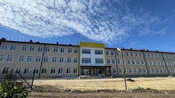 Строительная готовность новой школы в Михайловске достигает 85%