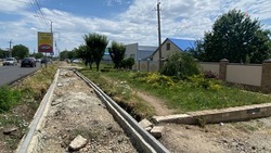 Жители Михайловска пожаловались на затяжной ремонт городского тротуара