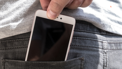 Ставропольчанина подозревают в краже телефона у знакомого во время застолья