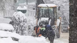 Более 100 единиц спецтехники выехало на уборку снега на дорогах Ставрополя 